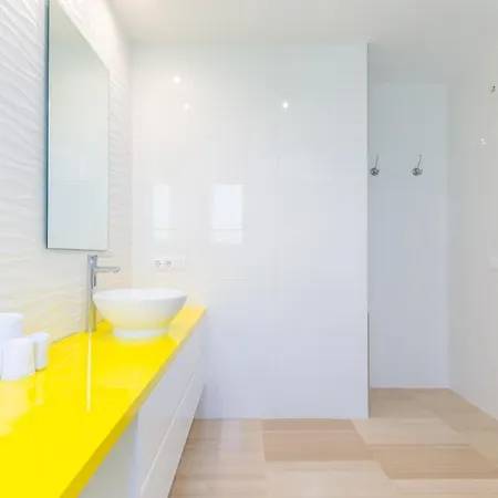 Diagonal Villa *