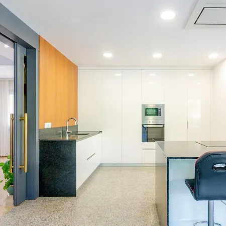 Diagonal Villa *