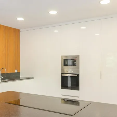 Diagonal Villa *